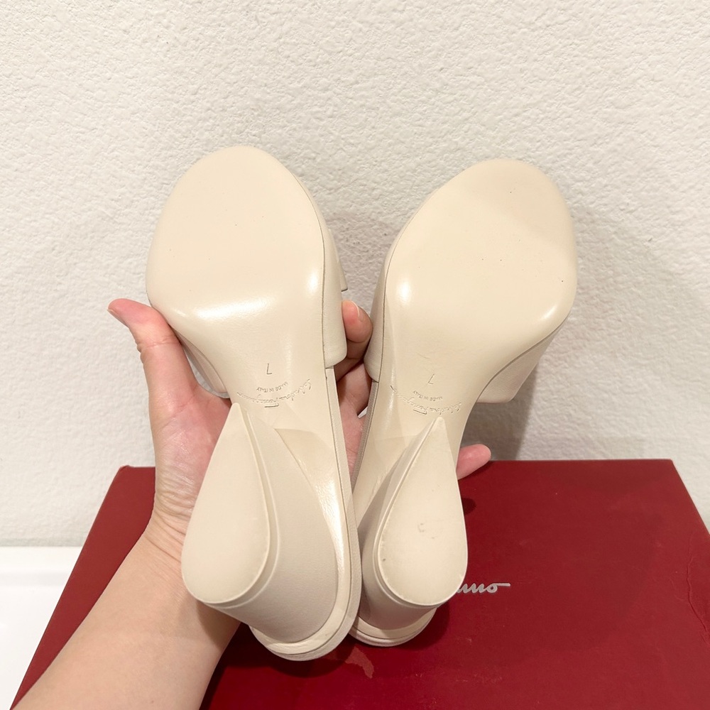 Salvatore Ferragamo Valery Viva Bone Lambskin Sandals, Size 7, New in Box - Picture 3 of 6